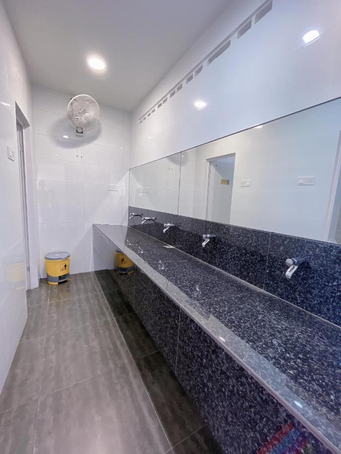 Hotel Decentraland كُوالا تيرينغانو المظهر الخارجي الصورة